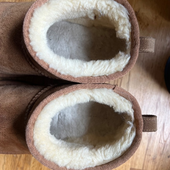 Youth UGGS  Micro size 4 - Picture 3 of 4